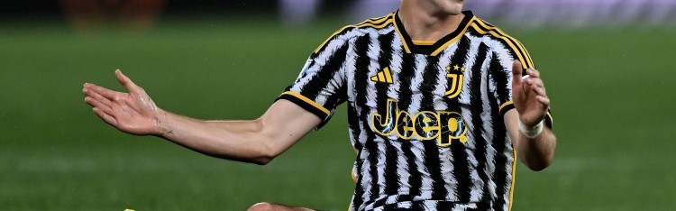 意媒：米雷蒂在尤文热身赛右腿屈肌受伤离场，可能影响到球员转会